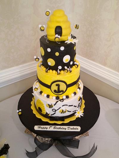 Bee Birthday - Cake by It Takes The Cake