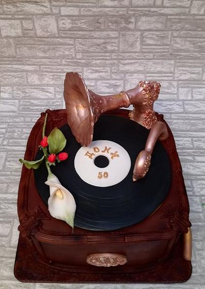 vintage phonograph - Cake by Rositsa Lipovanska