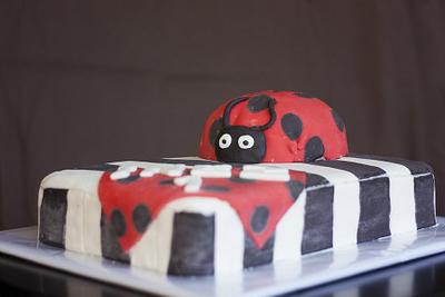 Ladybug and Stripes - Cake by Vanilla01