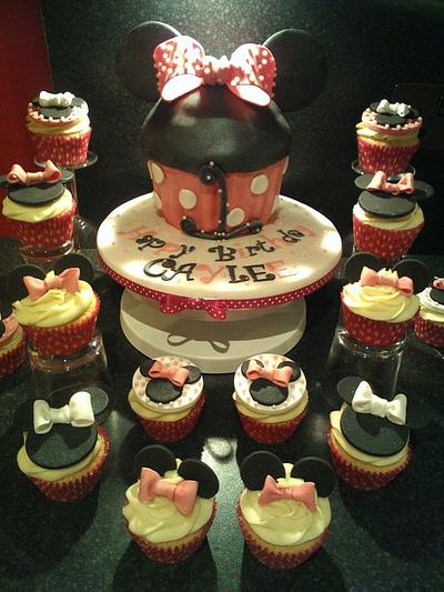 Minnie Mouse Giant Cupcake - Cake by Kelly Ellison