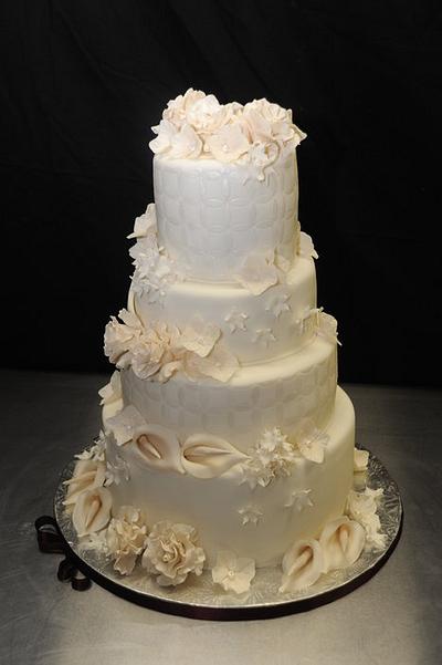 White Sugar Flowers - Cake by Sugarpixy