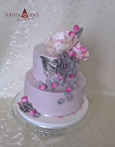 Elegant flower cake - Cake by Tortolandia