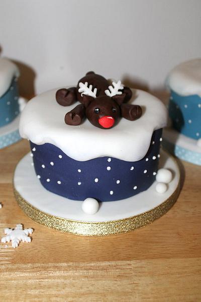 Mini reindeer cake  - Cake by Zoe's Fancy Cakes
