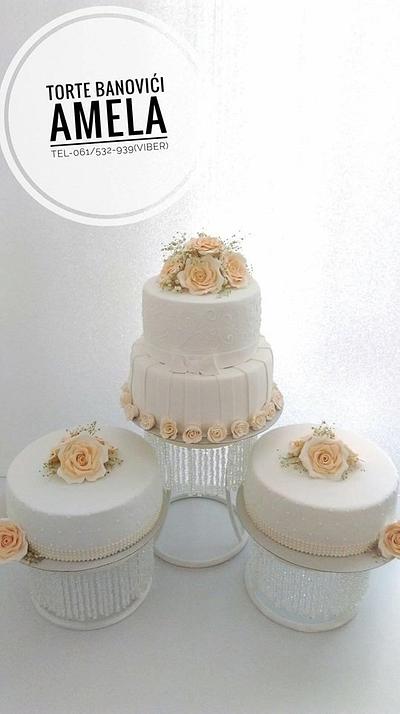 ivory roses wedding cake - Cake by Torte Amela
