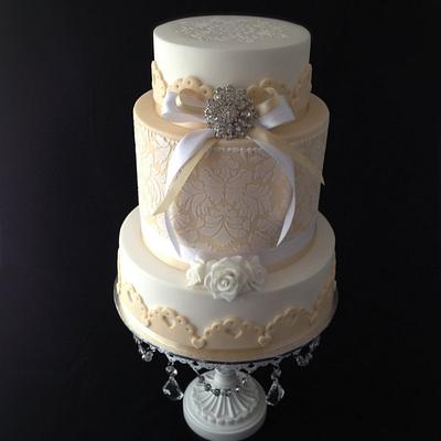 Ivory Elegance - Cake by cjsweettreats
