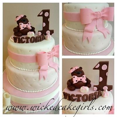 Teddy bear  - Cake by Wicked Cake Girls
