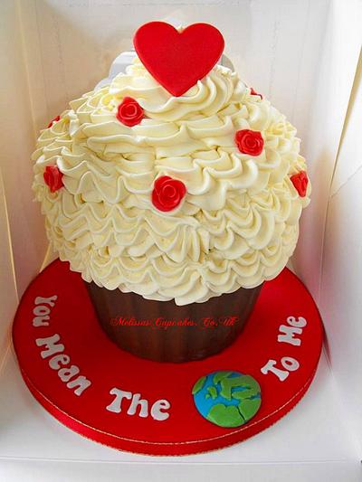 Giant Cupcake - Cake by Melissa's Cupcakes
