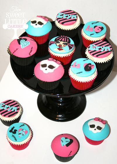 Monster High cupcakes - Cake by thesweetlittlecakery