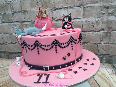 Playful Kittens - Cake by Sweet Lakes Cakes