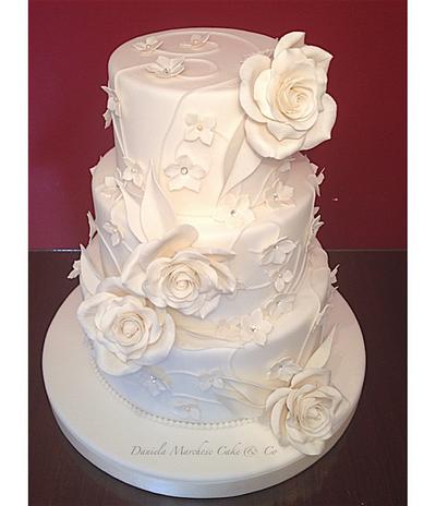 Total white wedding cake - Cake by Daniela Marchese