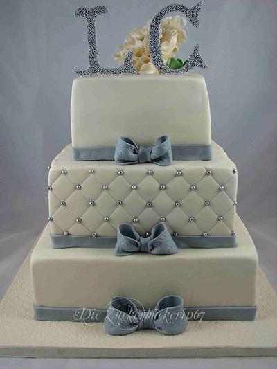 Wedding Cake Elegance - Cake by Sandy's Cakes - Torten mit Flair