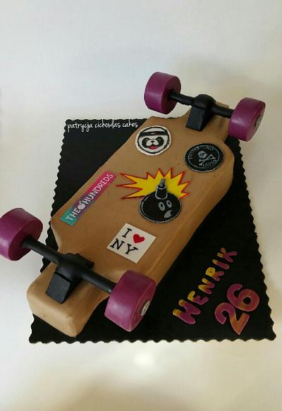 skateboard cake - Cake by Hokus Pokus Cakes- Patrycja Cichowlas