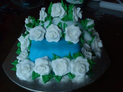 White roses - Cake by Iranda indah