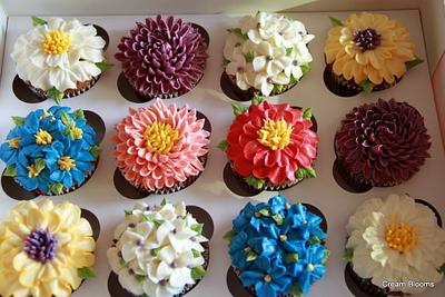 Flower Cupcakes - Cake by creamblooms