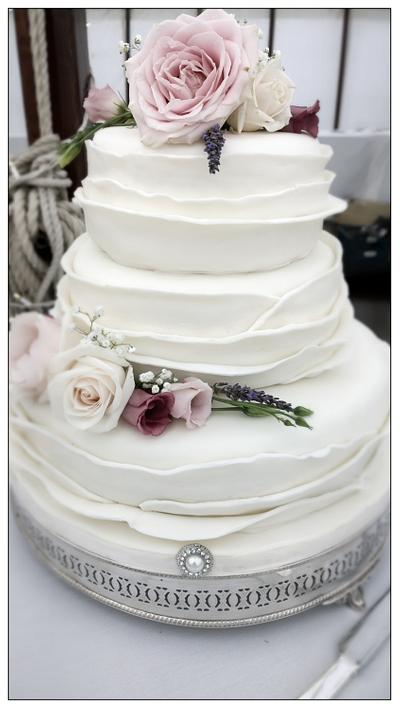 Rustic Wedding - Cake by Lisa Nobles