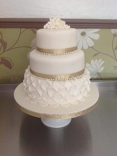 My first EVER wedding cake :) - Cake by Bezmerelda