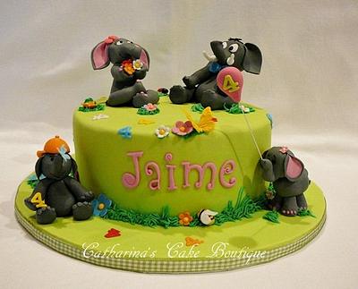 Elephant family b'day - Cake by Catharinascakes