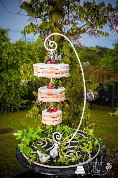 Rustic hanging cake - Cake by Kathryn