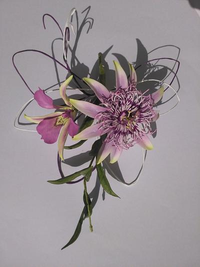 Passion flower and Mariposa lily sugarflowers - Cake by cakedeluxebysusy