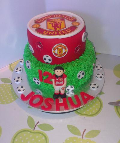 Manchester United 2 tier  - Cake by Krazy Kupcakes 