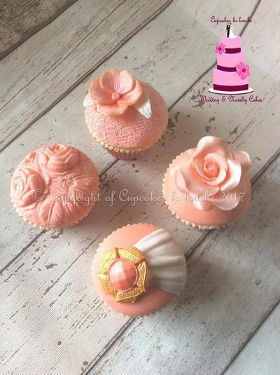 Vintage wedding cupcakes - Cake by Cupcakes la louche wedding & novelty cakes