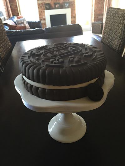 Oreo Cookie  - Cake by Lisa Salerno 