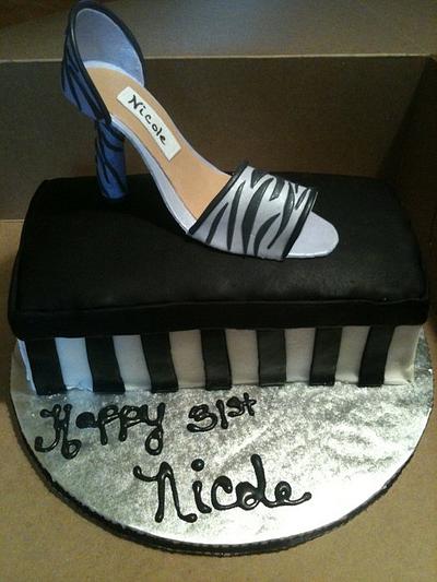 shoe box - Cake by tasteeconfections