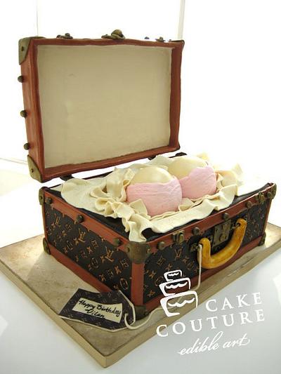 Suitcase with surprise.. - Cake by Cake Couture - Edible Art
