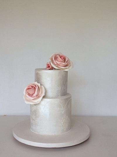 Intimate wedding  - Cake by Louisa Massignani