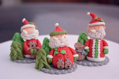 Santa toppers - Cake by DanielaCostan