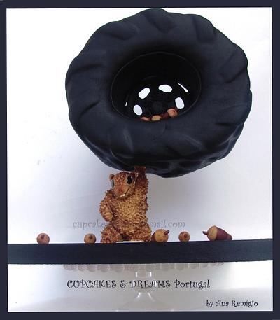 MIGHTY SQUIRREL  - Cake by Ana Remígio - CUPCAKES & DREAMS Portugal