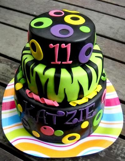 neon & black - Cake by cheeky monkey cakes