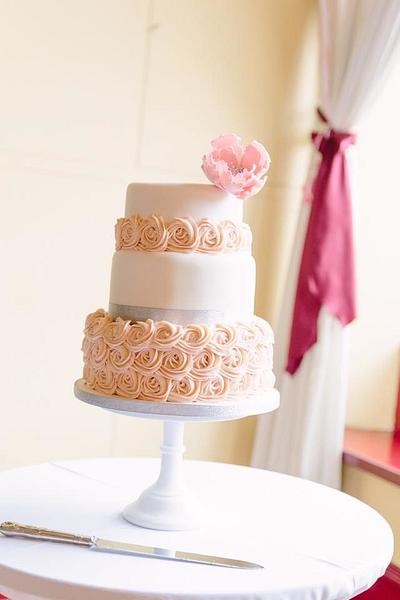 Buttercream wedding cake - Cake by TLC