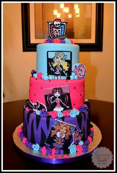 Monster High Cake! - Cake by YummyTreatsbyYane