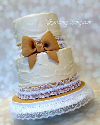 Burlap & Lace cake - Cake by Enticing Icing