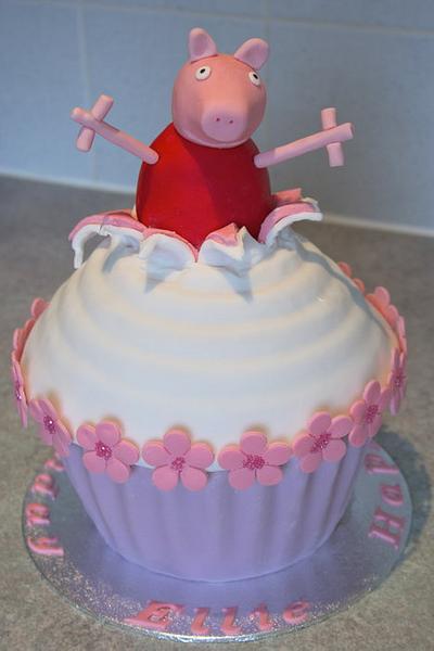Peppa Pig Giant Cupcake - Cake by Sweet_Tooth