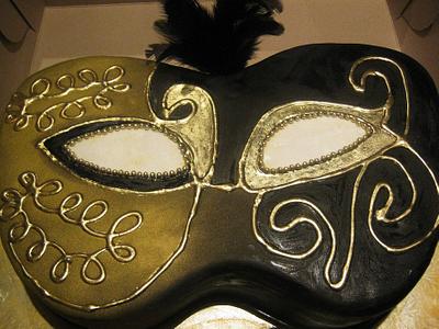 MASQUERADE CAKE - GOLD AND BLACK THEME - Cake by Enza - Sweet-E