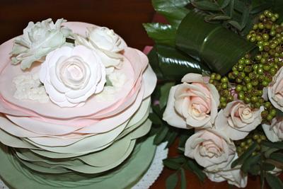 Romantic - Cake by Claudia Rosolen