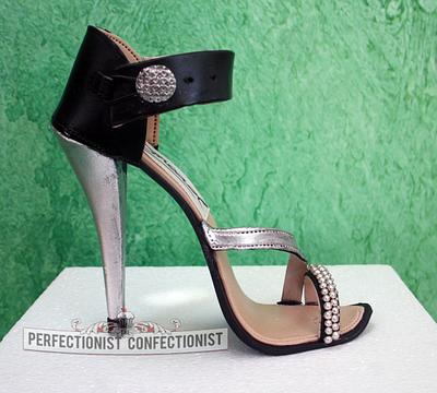 Shoe cake topper - Cake by Niamh Geraghty, Perfectionist Confectionist