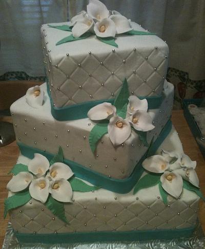 Wedding cake w/cally lillies - Cake by monroe