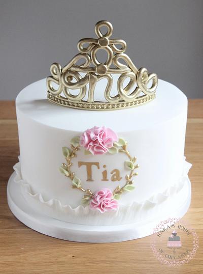 1st birthday cake with fondant no 1 tiara - Cake by Sara's House of Cupcakes