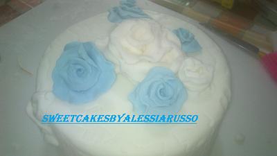 white and blue - Cake by Alessia Russo (sweetcakesbyale)