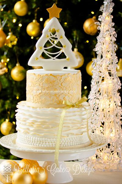 White and gold christmas cake - Cake by Bellaria Cake Design 