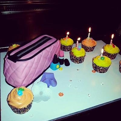 Makeup bag and Cupcakes - Cake by Jessie Sepko