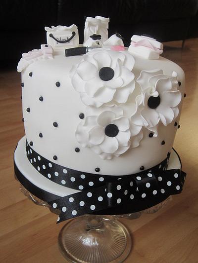 Black and white - Cake by Carry on Cupcakes