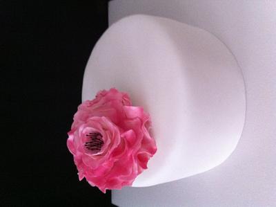 first time using airbrush on a sugarflower! - Cake by sasha