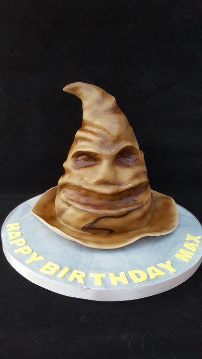 Sorting Hat - Cake by Domino Cakes