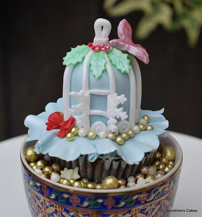 Festive birdcage - Cake by MrsSunshinesCakes
