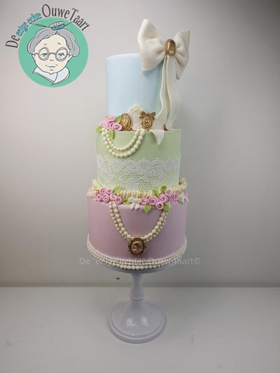 Vintage wedding cake  - Cake by DeOuweTaart