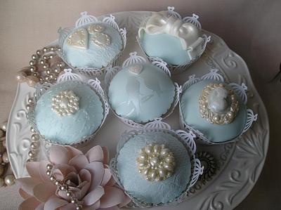 Ice Blue Vintage cupcakes - Cake by Fantasy Cakes and Cookies